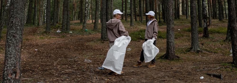 Plogging: cos’è, come praticarlo e benefici