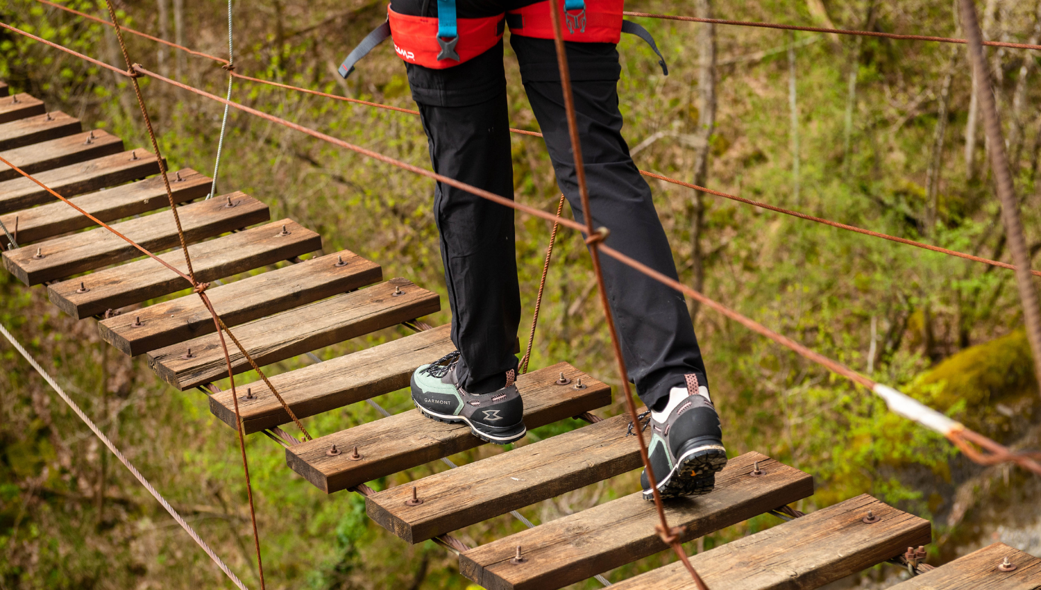 Scarpe da avvicinamento vs scarpe da trekking: differenze e quali scegliere
